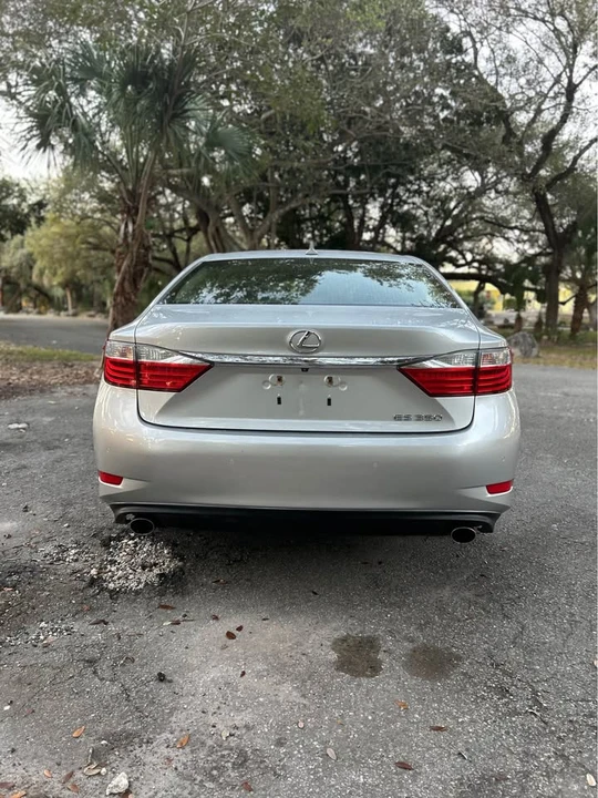 2014 Lexus ES 6th Gen - Image 7 of 18