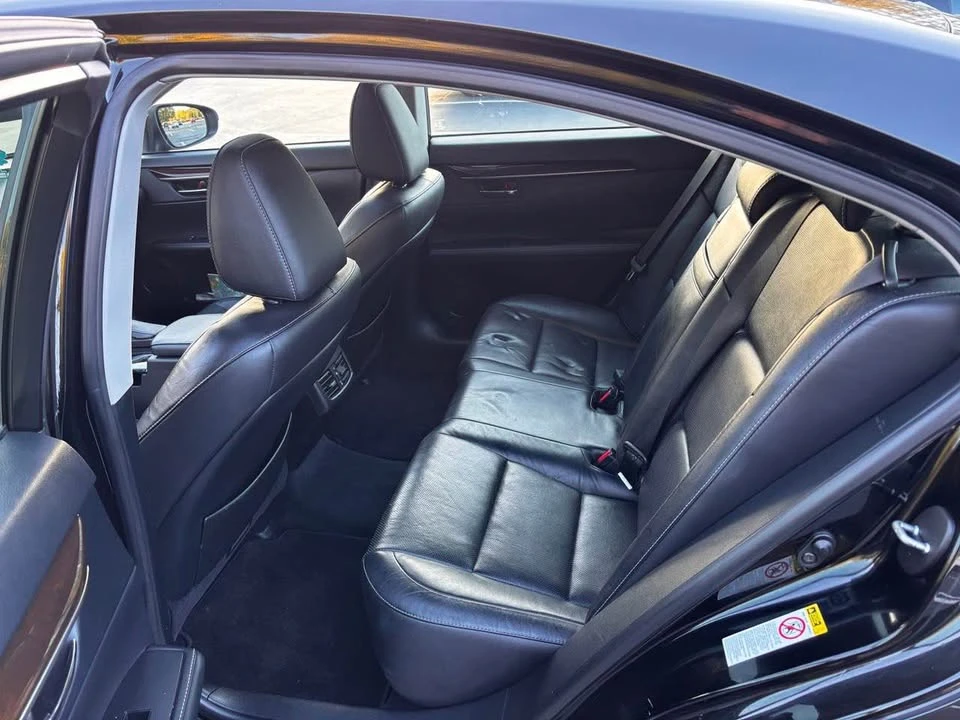 2014 Lexus ES 6th Gen - Image 15 of 17