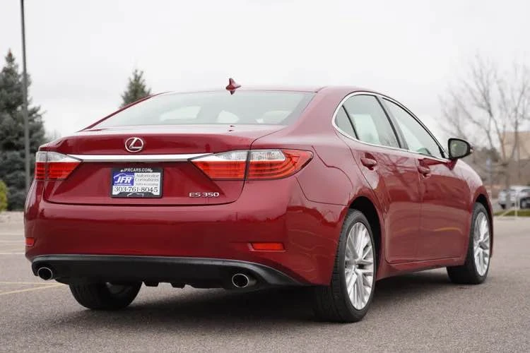 2014 Lexus ES 6th Gen - Image 6 of 16