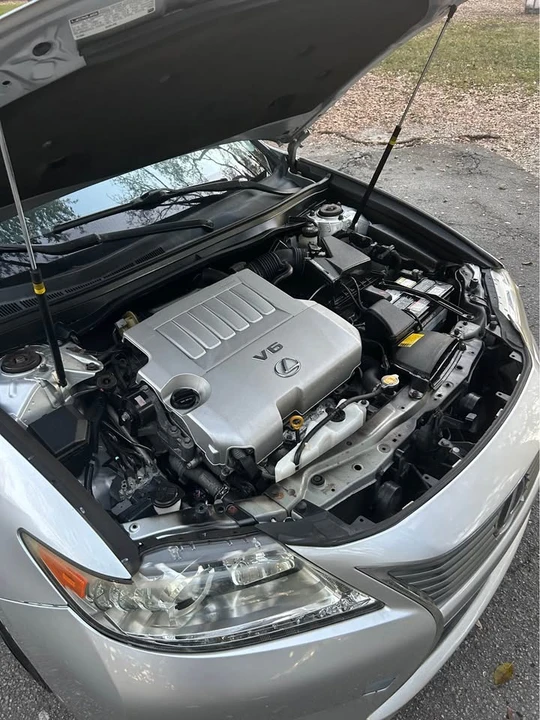 2014 Lexus ES 6th Gen - Image 9 of 18