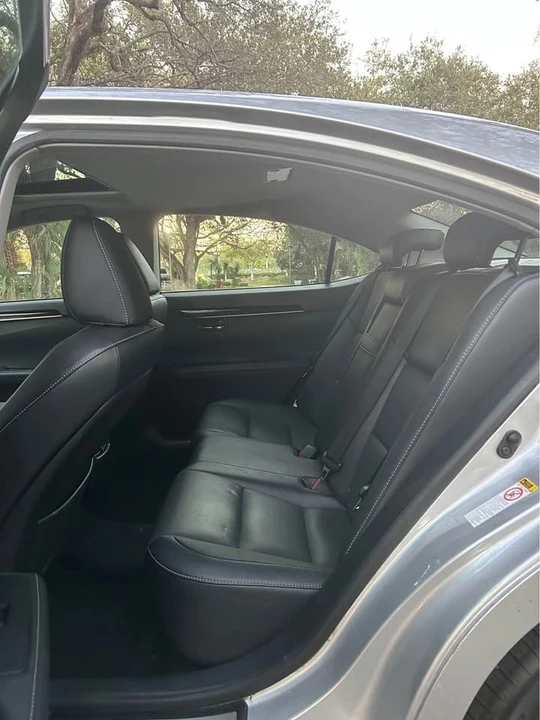 2014 Lexus ES 6th Gen - Image 15 of 18