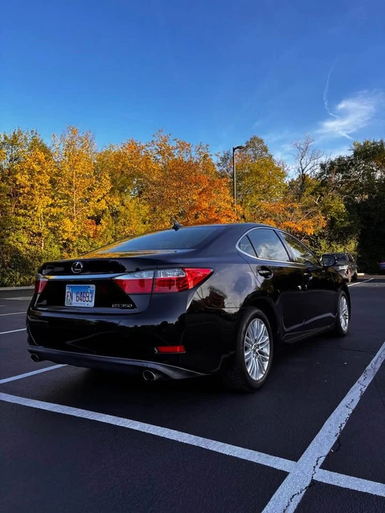 2014 Lexus ES 6th Gen - Image 7 of 17