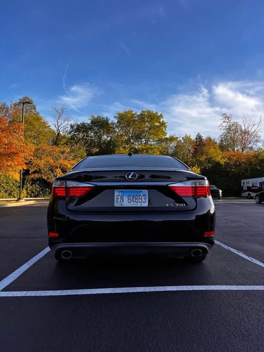 2014 Lexus ES 6th Gen - Image 4 of 17