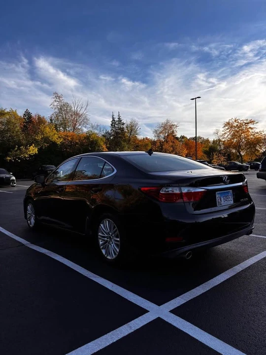 2014 Lexus ES 6th Gen - Image 3 of 17