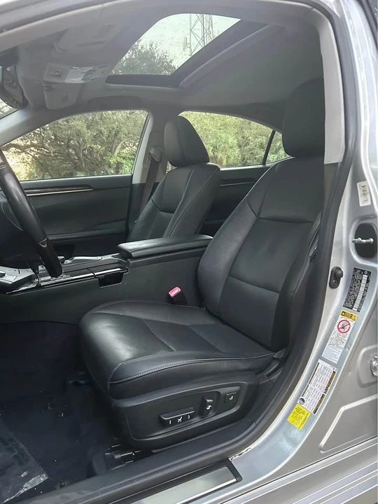 2014 Lexus ES 6th Gen - Image 11 of 18