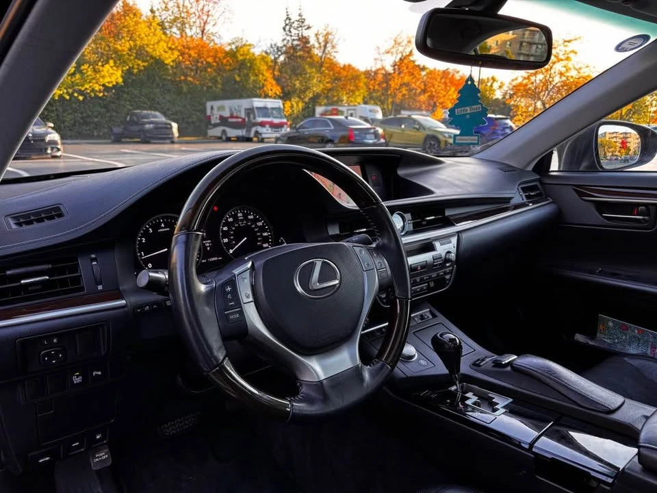 2014 Lexus ES 6th Gen - Image 10 of 17