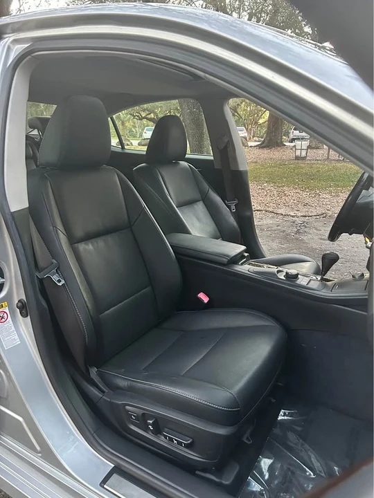 2014 Lexus ES 6th Gen - Image 17 of 18