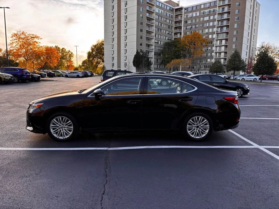 2014 Lexus ES 6th Gen - Image 6 of 17
