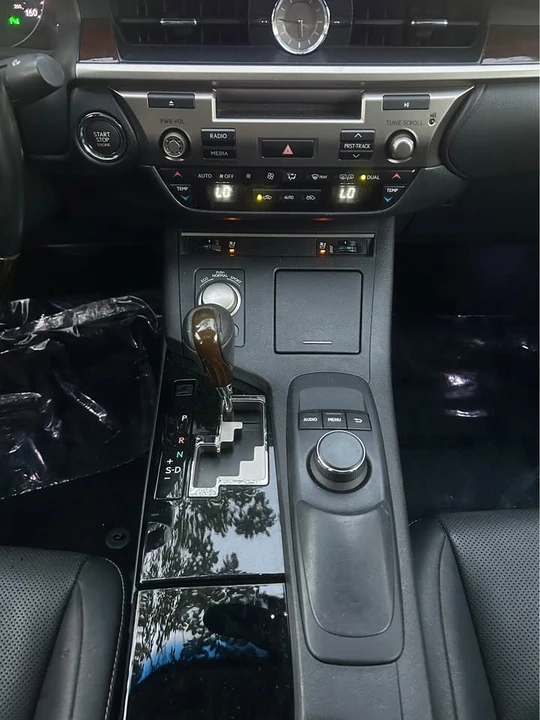 2014 Lexus ES 6th Gen - Image 18 of 18