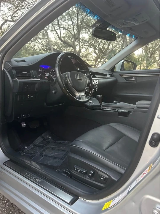 2014 Lexus ES 6th Gen - Image 10 of 18