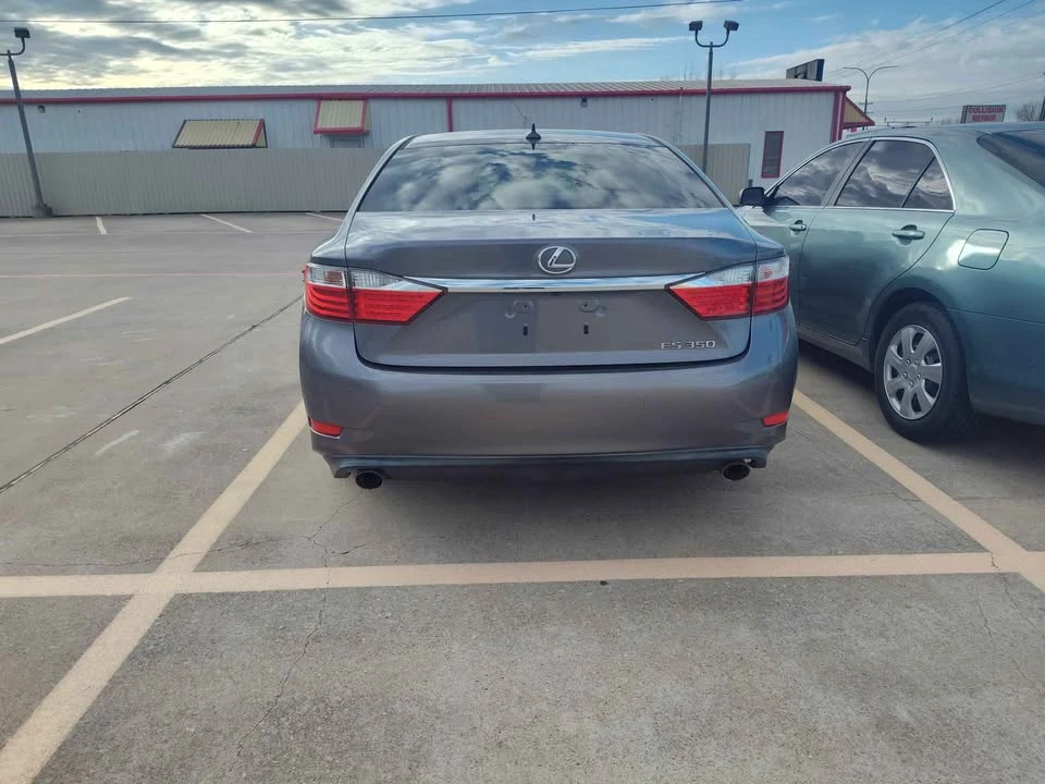 2014 Lexus ES 6th Gen - Image 4 of 10