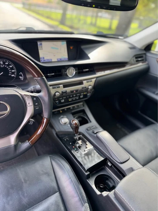 2014 Lexus ES 6th Gen - Image 7 of 12