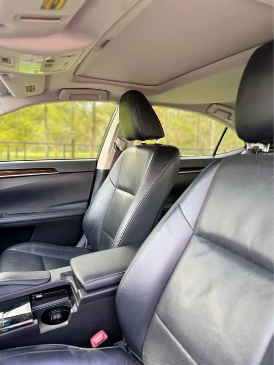 2014 Lexus ES 6th Gen - Image 8 of 12