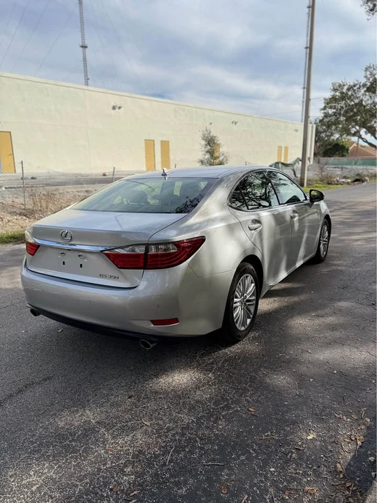 2014 Lexus ES 6th Gen - Image 3 of 12