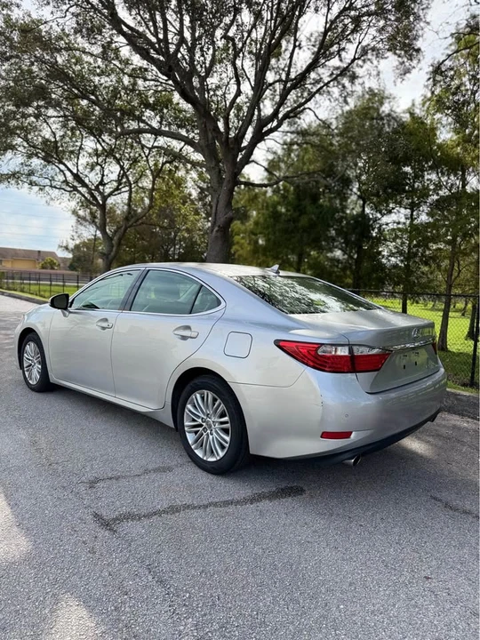 2014 Lexus ES 6th Gen - Image 2 of 12