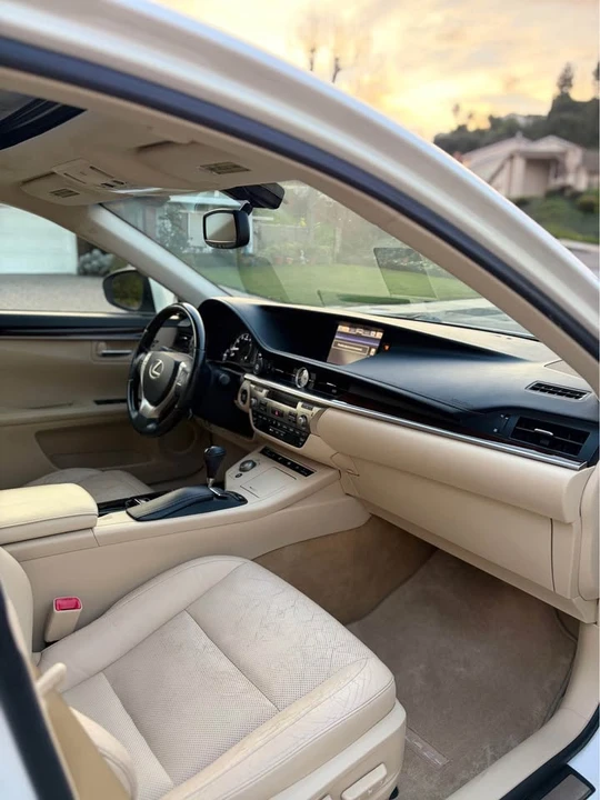 2014 Lexus ES 5th Gen - Image 9 of 19