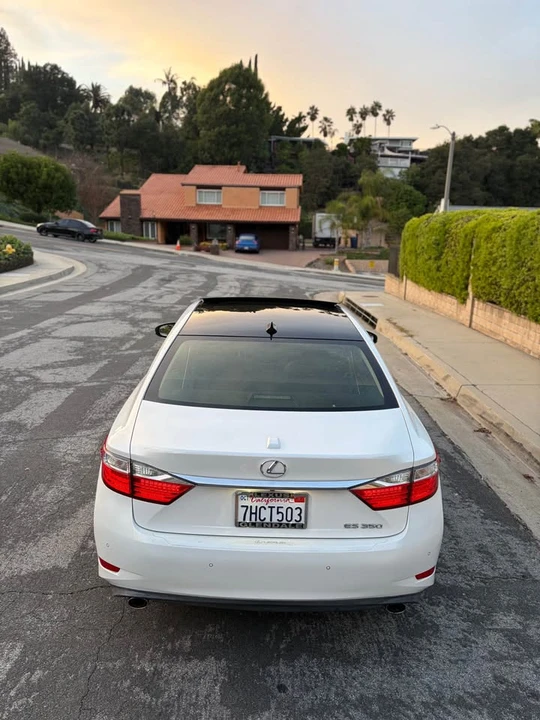 2014 Lexus ES 5th Gen - Image 4 of 19