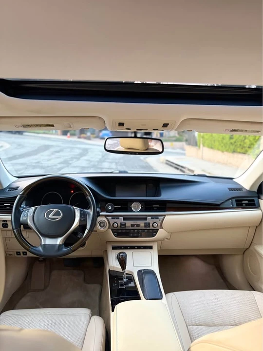 2014 Lexus ES 5th Gen - Image 17 of 19