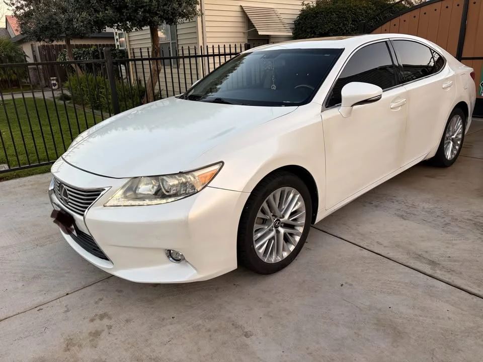 2014 Lexus ES 6th Gen - Image 3 of 10