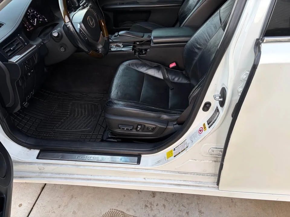 2014 Lexus ES 6th Gen - Image 6 of 10