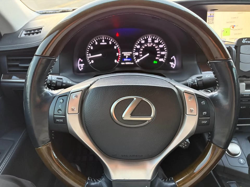 2014 Lexus ES 6th Gen - Image 7 of 10