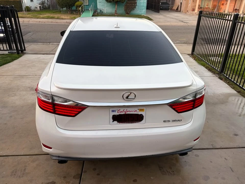 2014 Lexus ES 6th Gen - Image 2 of 10