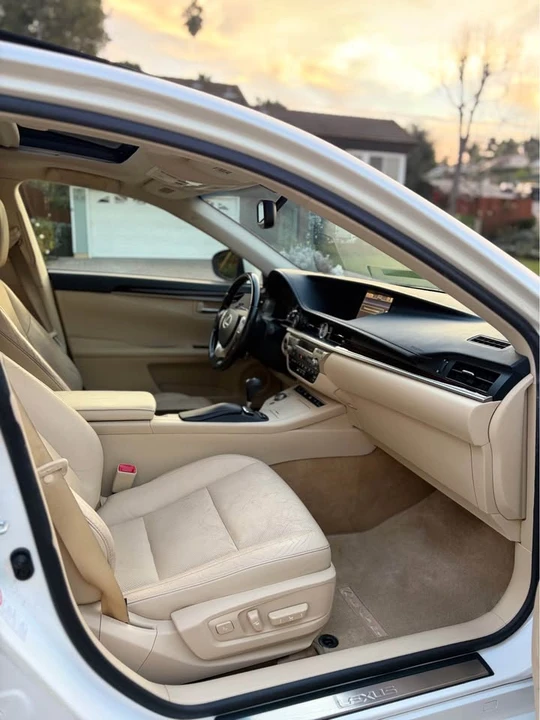 2014 Lexus ES 5th Gen - Image 10 of 19