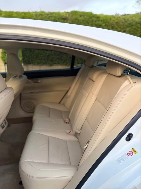 2014 Lexus ES 5th Gen - Image 16 of 19