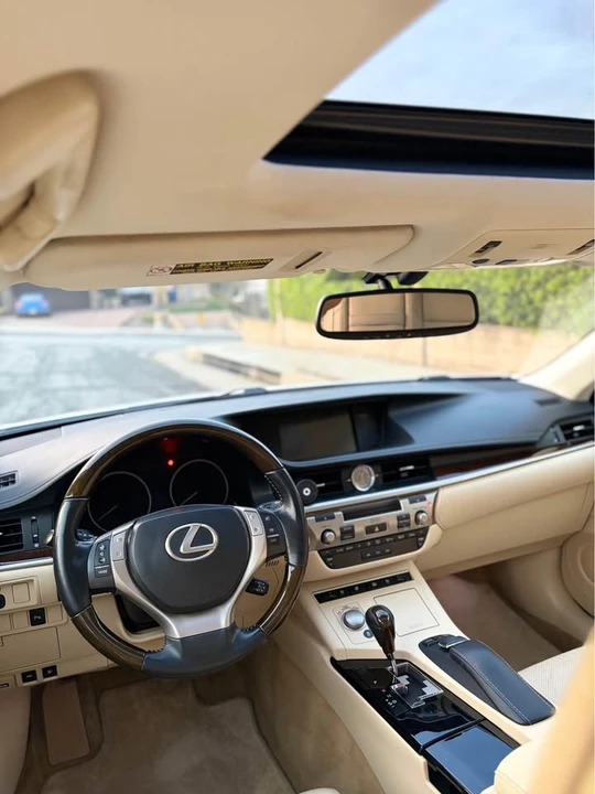 2014 Lexus ES 5th Gen - Image 19 of 19