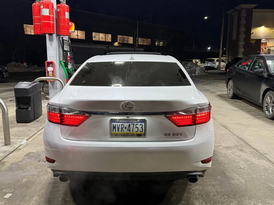 2014 Lexus ES 6th Gen - Image 5 of 13