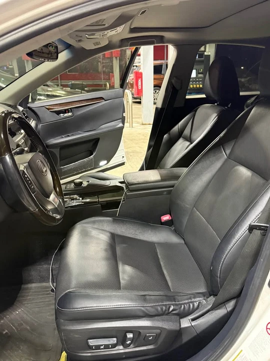 2014 Lexus ES 6th Gen - Image 9 of 13