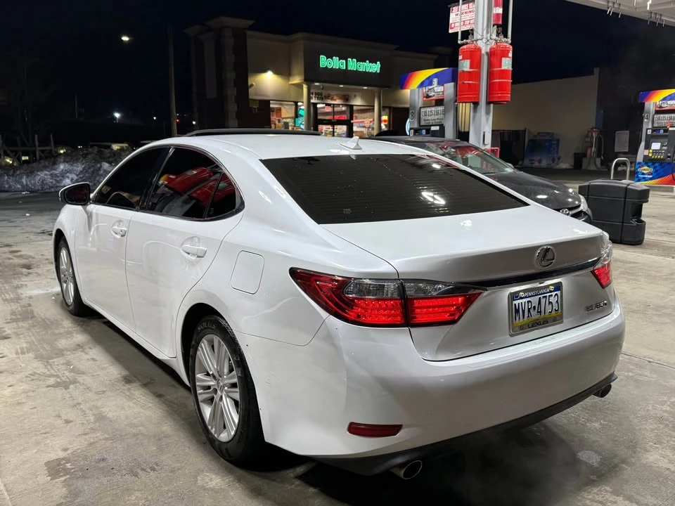 2014 Lexus ES 6th Gen - Image 6 of 13