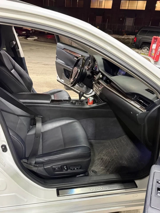2014 Lexus ES 6th Gen - Image 11 of 13