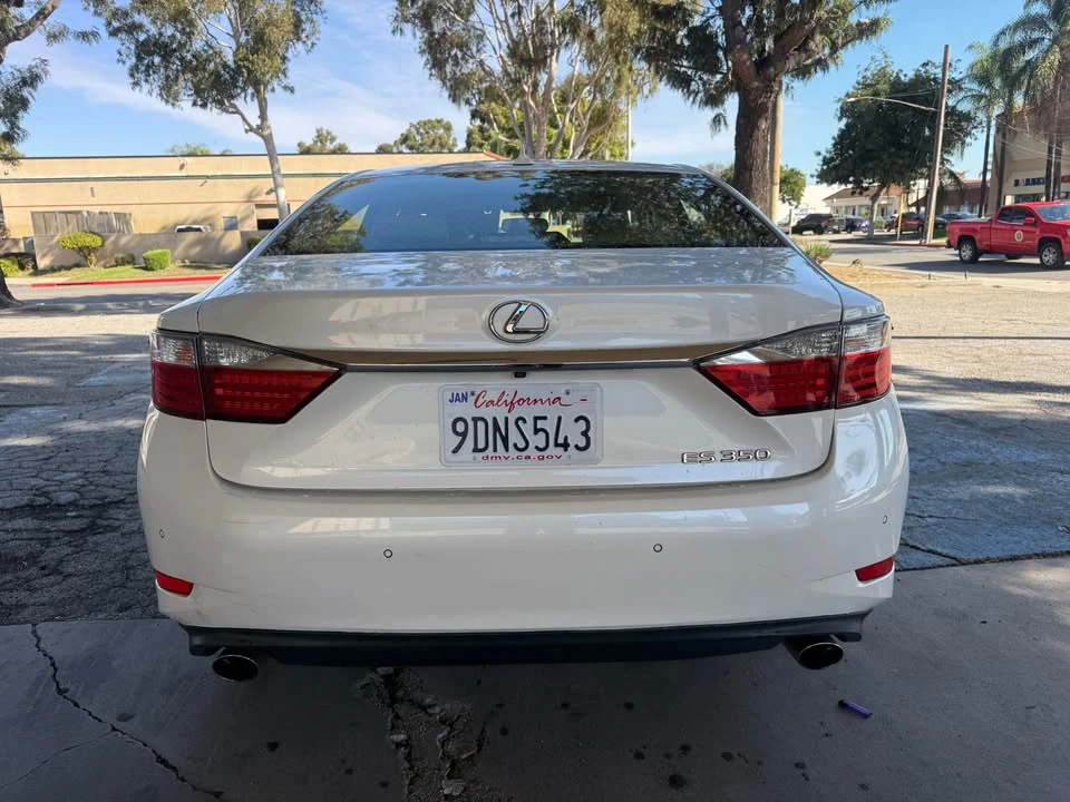 2014 Lexus ES 6th Gen - Image 4 of 16