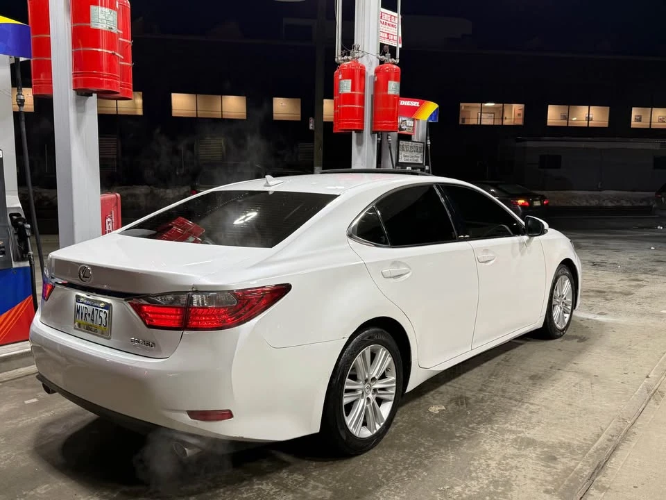 2014 Lexus ES 6th Gen - Image 4 of 13