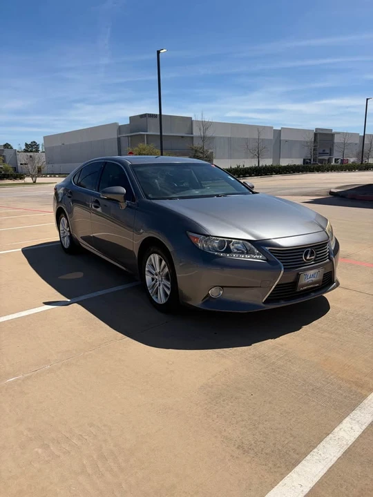 2014 Lexus ES 6th Gen - Image 2 of 8
