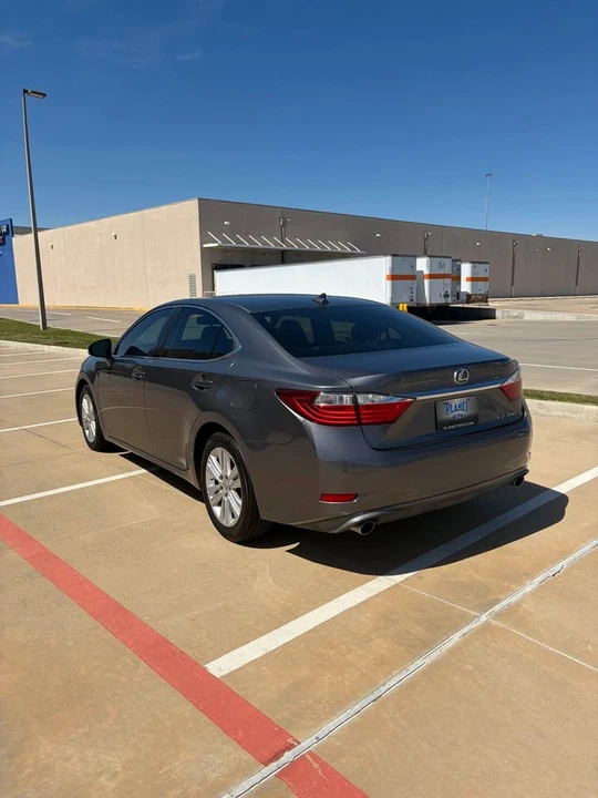 2014 Lexus ES 6th Gen - Image 4 of 8