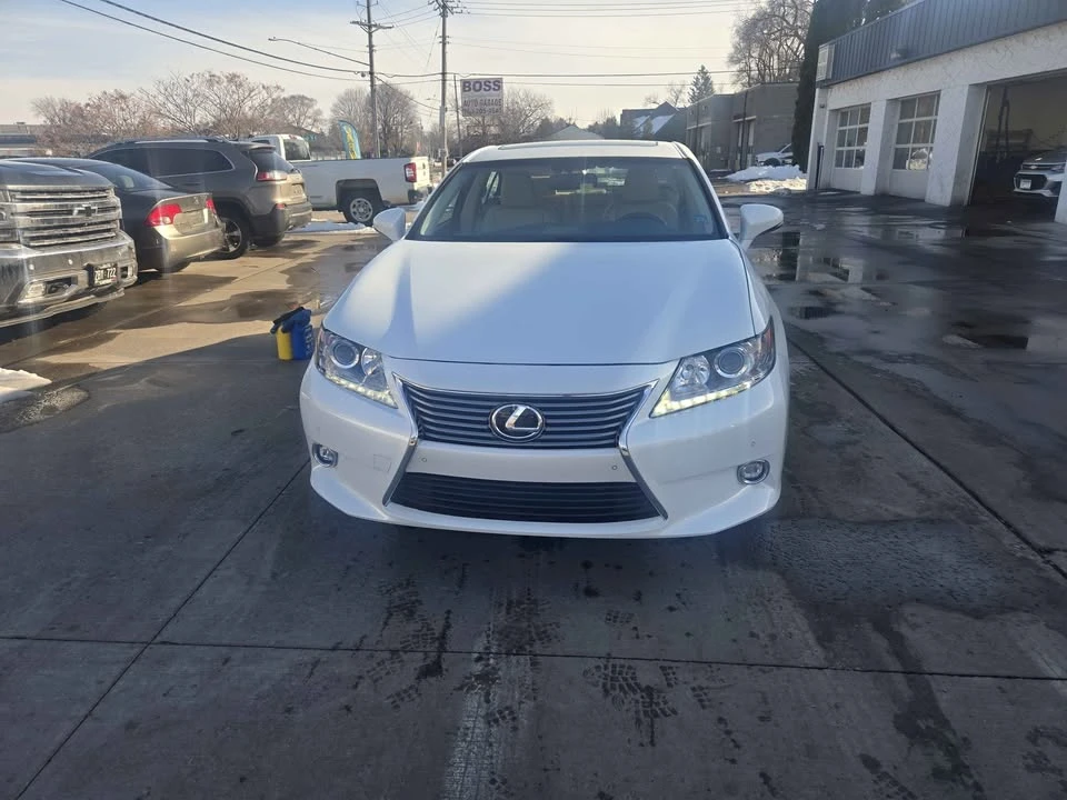 2014 Lexus ES 6th Gen - Image 3 of 18
