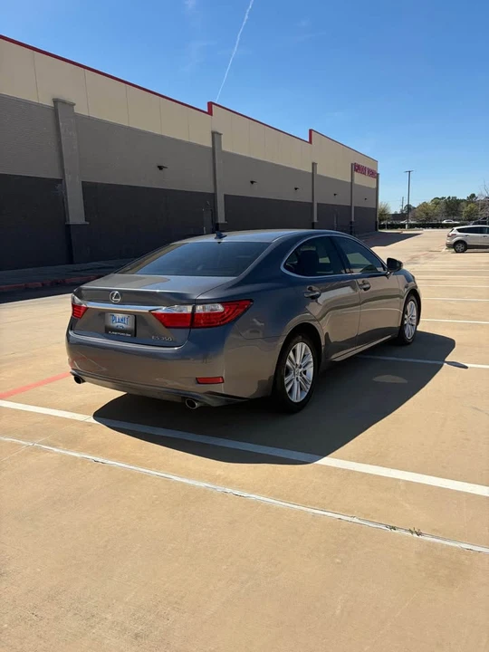 2014 Lexus ES 6th Gen - Image 3 of 8