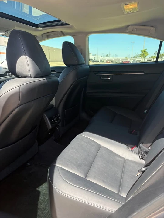 2014 Lexus ES 6th Gen - Image 5 of 8