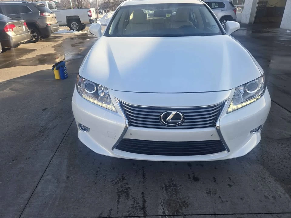 2014 Lexus ES 6th Gen - Image 12 of 18