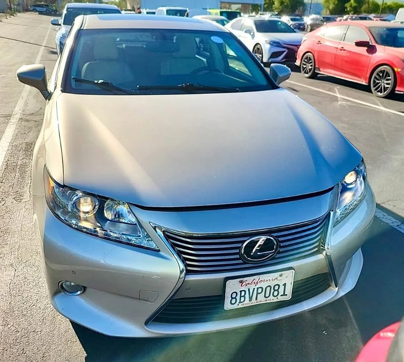 2014 Lexus ES 6th Gen - Image 2 of 8