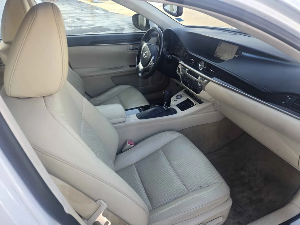 2014 Lexus ES 6th Gen - Image 9 of 18