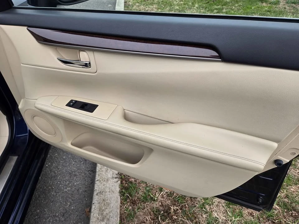 2014 Lexus ES 6th Gen - Image 14 of 19
