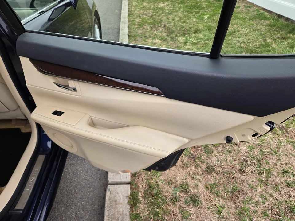 2014 Lexus ES 6th Gen - Image 16 of 19