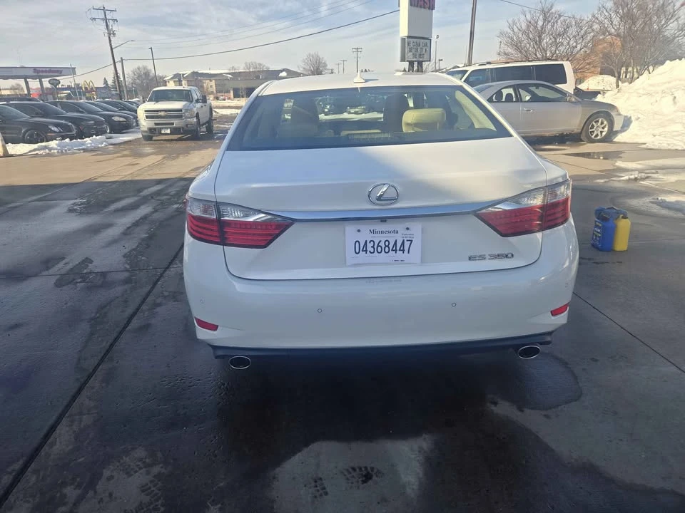 2014 Lexus ES 6th Gen - Image 6 of 18