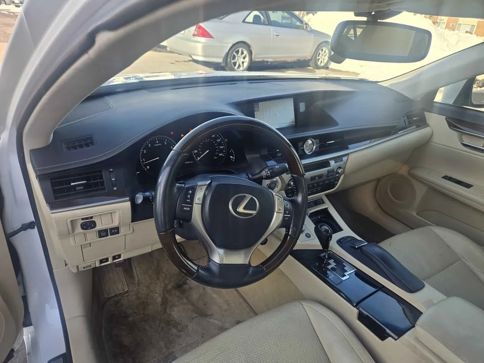 2014 Lexus ES 6th Gen - Image 13 of 18