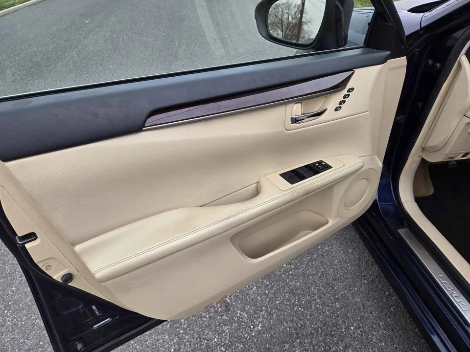 2014 Lexus ES 6th Gen - Image 4 of 19