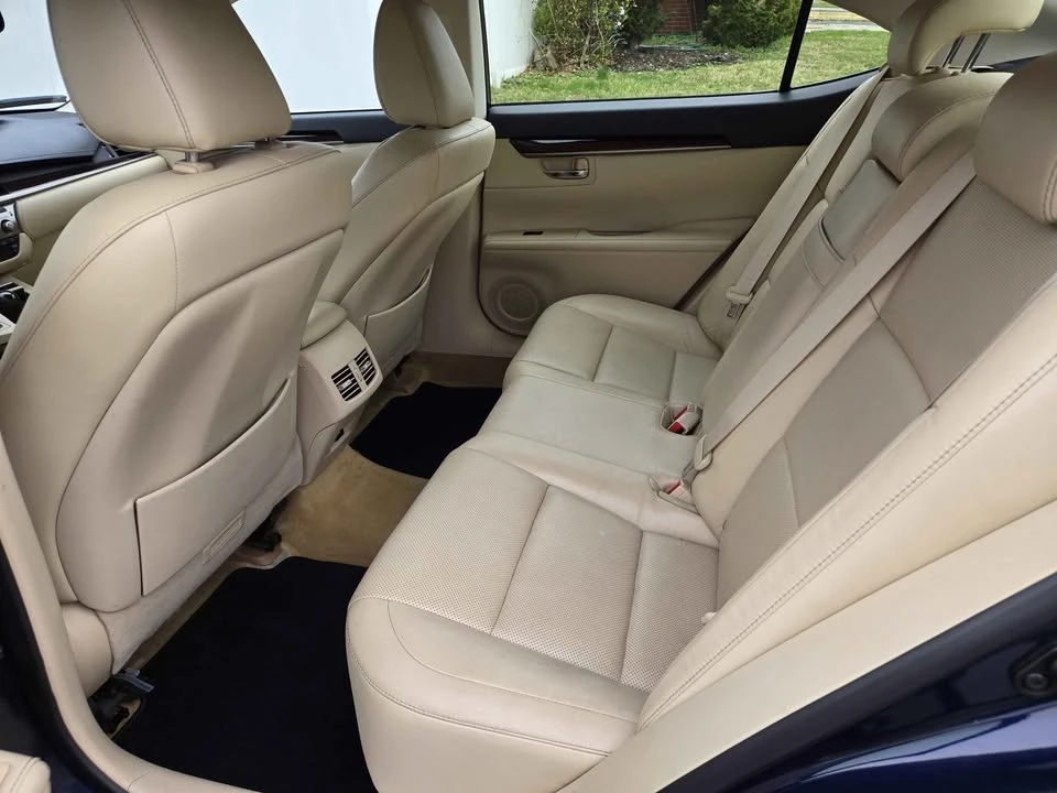 2014 Lexus ES 6th Gen - Image 5 of 19