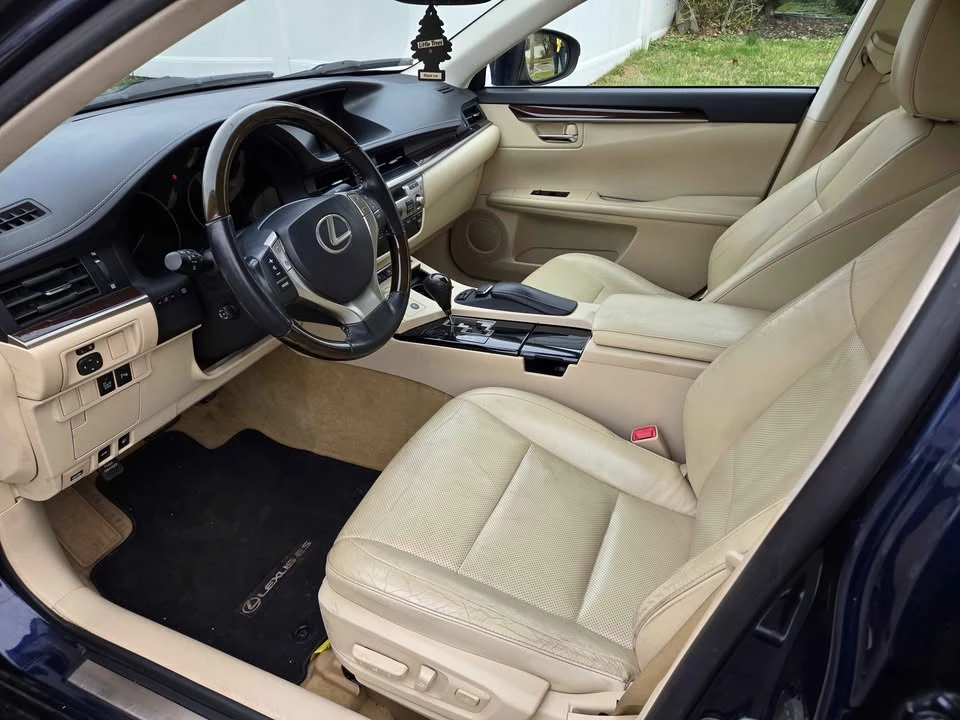 2014 Lexus ES 6th Gen - Image 3 of 19